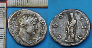 125-128 - denár, stříbro - Hadrianus, stojící Pudicitia zleva zakrývá si obličej
