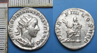  238-244 - antoninian, stříbro - Gordianus III Pius, Apollon sedící vlevo, IMP GORDIANVS PIVS FEL AVG