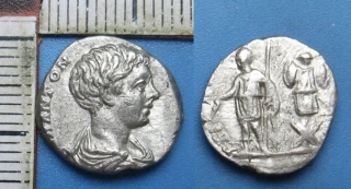 211-217 - denár, stříbro - Caracalla jako caesar, Caracalla stojící vlevo drží obušek a kopí, trofej vpravo, M AVR ANTON CAES PONTIF / PRINCIPI IVVENTVTIS